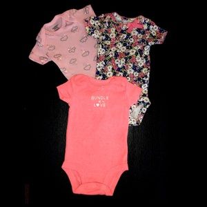 Newborn shortsleeved onesie bundle